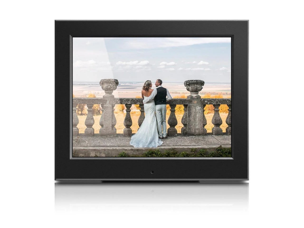 8" Slim Digital Photo Frame with Auto Slideshow (1024 X 768 Resolution, 4:3 Aspect Ratio)