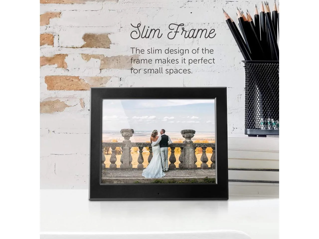 8" Slim Digital Photo Frame with Auto Slideshow (1024 X 768 Resolution, 4:3 Aspect Ratio)